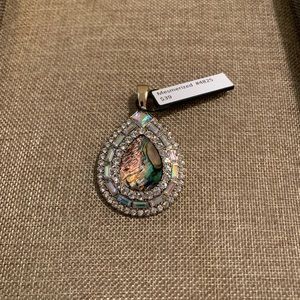 Premier Designs “Mesmerized” Pendant